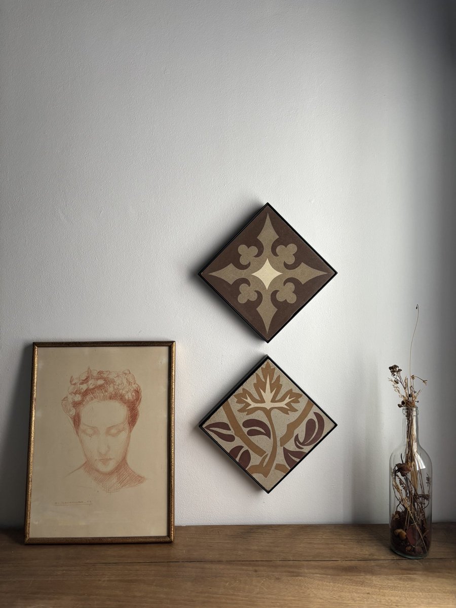 rajolesdebcna's tweet photo. Angèlica. Tardor. 

Fet a Barcelona. Fet a mà.
#rocamora #rajoles #mosaic #modernisme #noucentisme #baldosahidraulica #arquitectura #tiles #tileaddiction #architecture #carreauxdeciment #decoracio #interiors #disseny #cementtiles #design #homedecor #piastrelle #decreixement https://t.co/8U2FdRhfmg