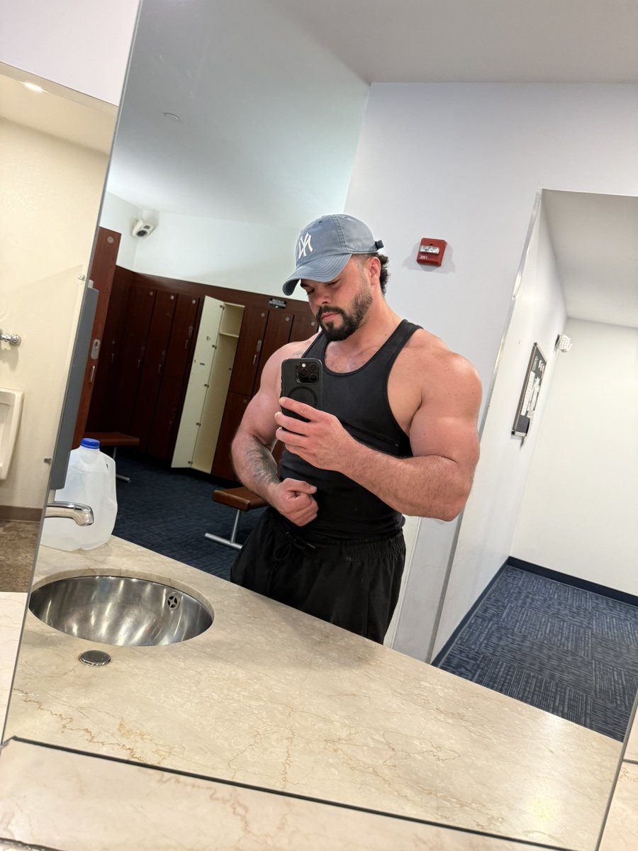 TonyEchevarria_'s tweet photo. Winter is bulking season right? 💪🏼 https://t.co/Um7WYIQ8jy