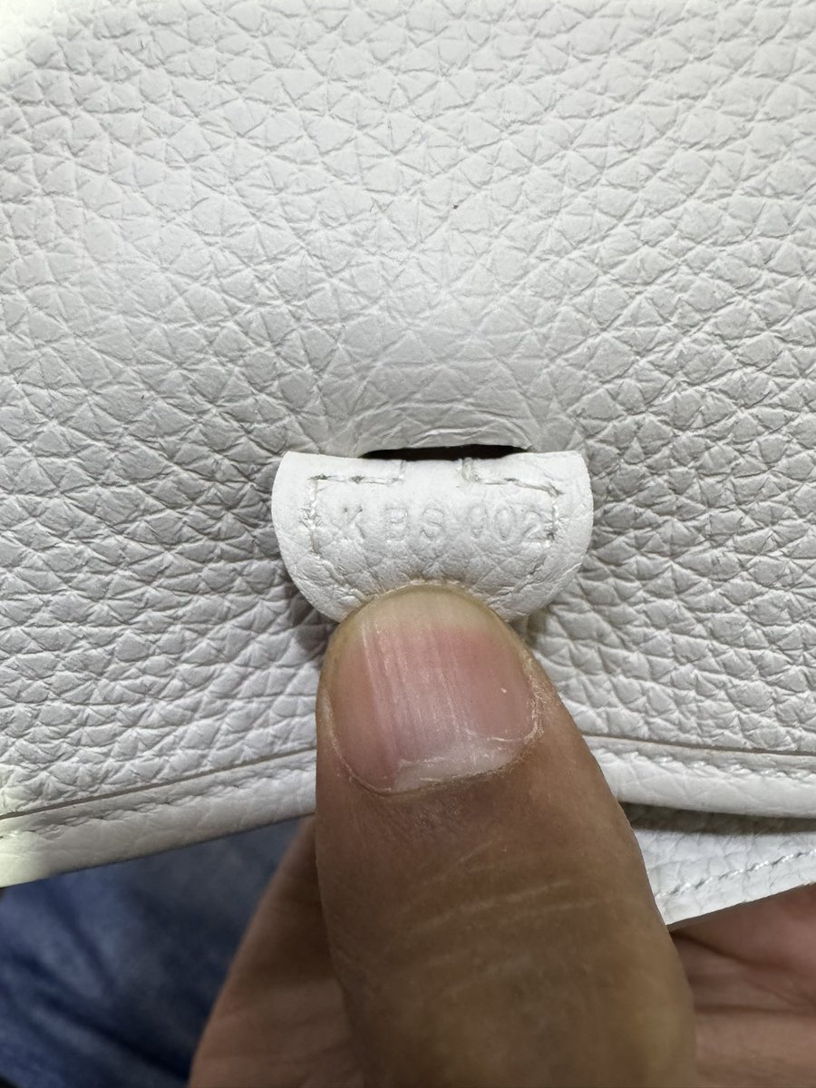 Sneakchic.in tweet media