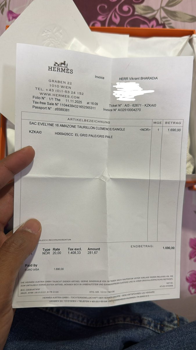 Sneakchic.in tweet media