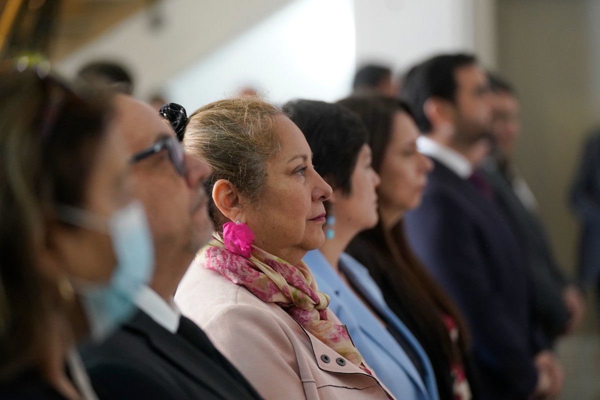 SmlChile's tweet image. 💚La Directora Nacional del #SML, Dra. Marisol Prado, asistió al homenaje a los Mártires de @Gendarmeria_CL, encabezado por el ministro Jaime Gajardo y el subsecretario Ernesto Muñoz, donde se reconoció a las familias de los funcionarios fallecidos con una placa conmemorativa.
