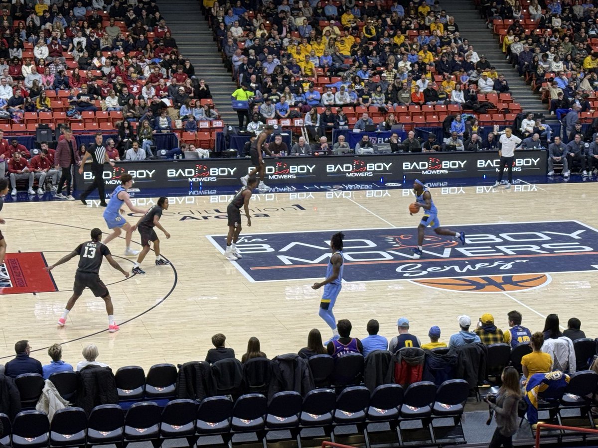 Most brands try to sell $75 merch that barely moves. Today at <a href="/MarquetteMBB/">Marquette Basketball</a> vs <a href="/OU_MBBall/">Oklahoma Basketball</a>, <a href="/badboymowers/">Bad Boy</a> gave out shirts &amp; hats for free.

Instead of chasing a little extra revenue they guaranteed impressions, sparked convo in the crowd &amp; earned a place in peoples closets. Smart!