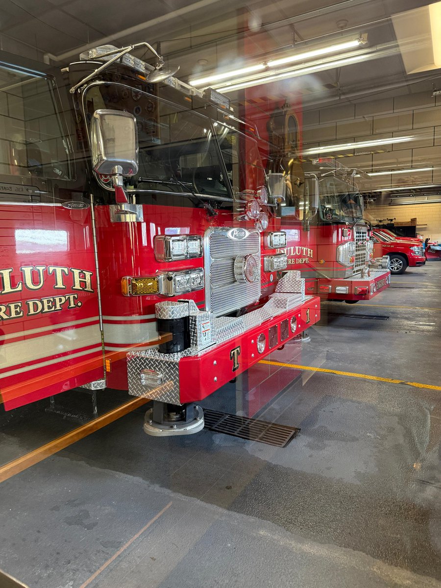 RogerForDuluth's tweet image. Hope everyone had a fabulous Thanksgiving! We visited police and fire to thank them for being on duty, ran the 20th Annual Gobble Gallop 5k, and volunteered at the community Thanksgiving meal. Busy day filled with gratitude! 🦃