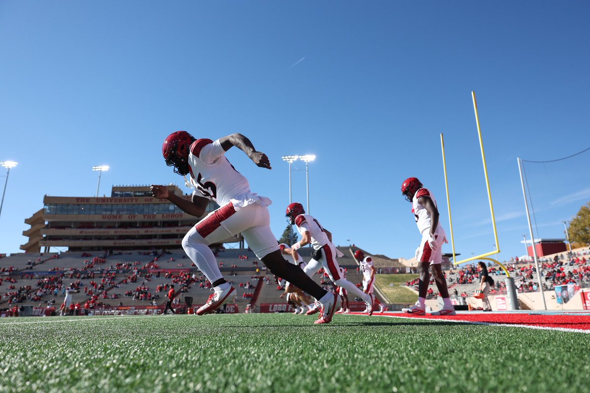 AztecFB's tweet image. Kickoff ready.

#AztecFAST 🍢 x #BeTheA1pha 🐺 x #TheClimb📈