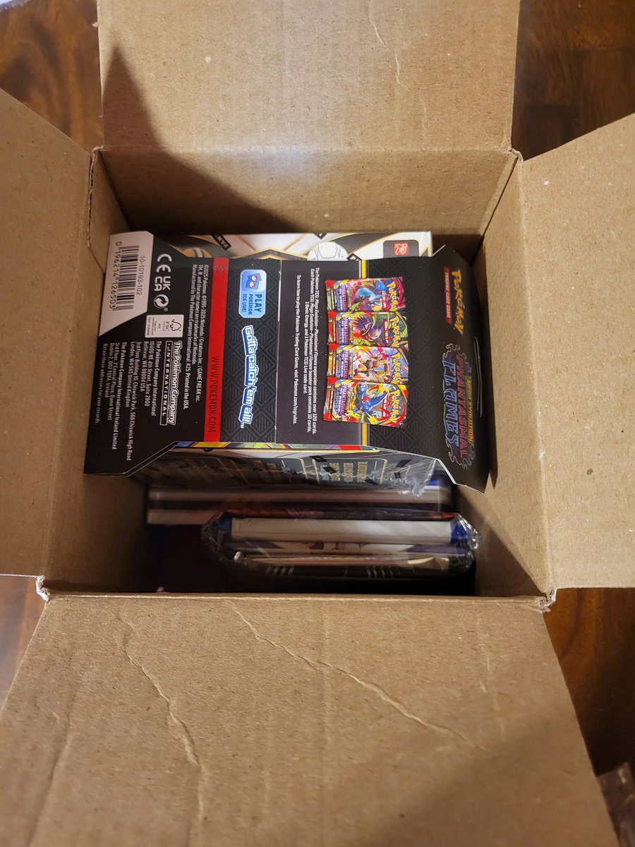 Hayyfay's tweet image. November Giftbox is here! Thank you to @cardrestocks and the crew for making this happen! We have some Drake Maye chases! Some Topps flagship Basketball! Phantasmal Flames and Destined Rivals! Rounding it out with some Bowman Chrome, Revolution, and Holiday Donruss! 🎁🎁🎁🎁