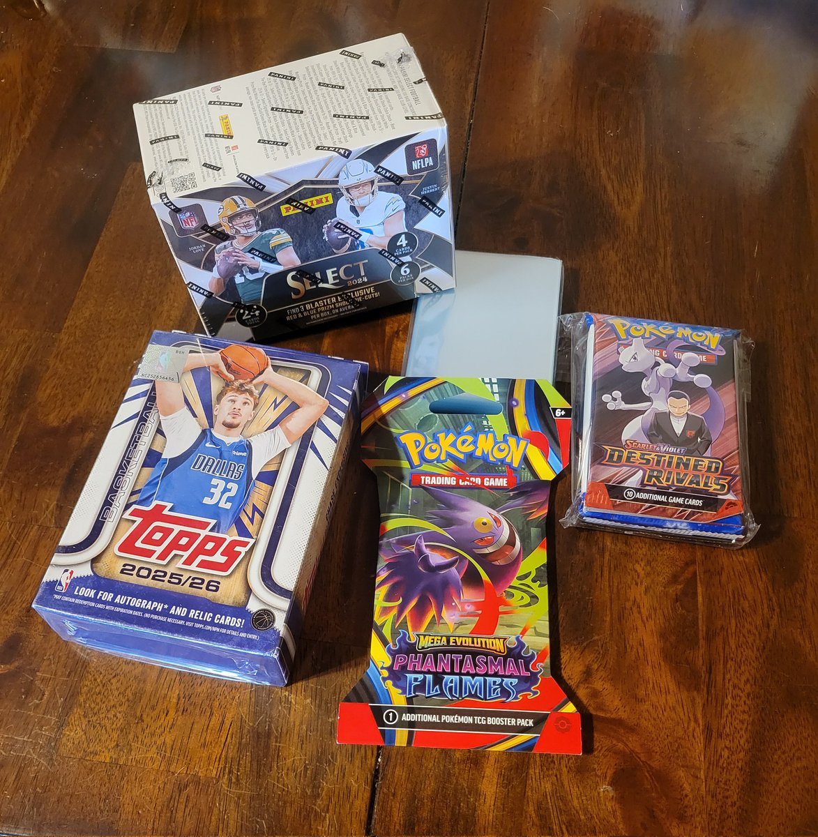Hayyfay's tweet image. November Giftbox is here! Thank you to @cardrestocks and the crew for making this happen! We have some Drake Maye chases! Some Topps flagship Basketball! Phantasmal Flames and Destined Rivals! Rounding it out with some Bowman Chrome, Revolution, and Holiday Donruss! 🎁🎁🎁🎁