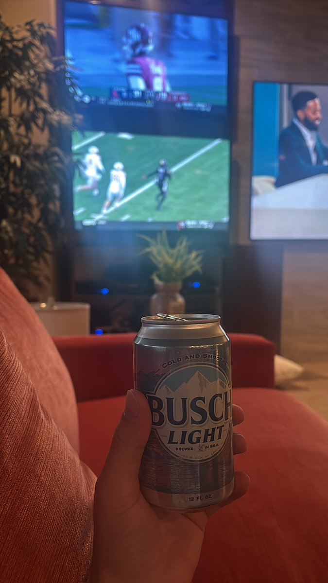 Same shit different year, what’s new! #GetCannedRhule <a href="/brody_myers15/">Brody Myers</a> <a href="/JosiahWilk77079/">Josiah Wilkerson</a> <a href="/TavariusBurden/">Ta’Varius Burden Jr.</a> <a href="/KHassleback/">Kentavion Hassleback</a> <a href="/DonaldBlank89/">Former Sports Writer Donald Blankenship</a> at least my Utes are taking care of business