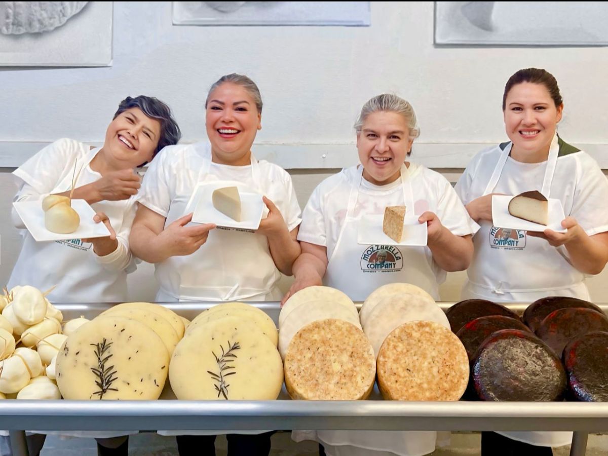 Indulge in Our Cheesemaker's Holiday Picks! - mailchi.mp/mozzco.com/pro…
