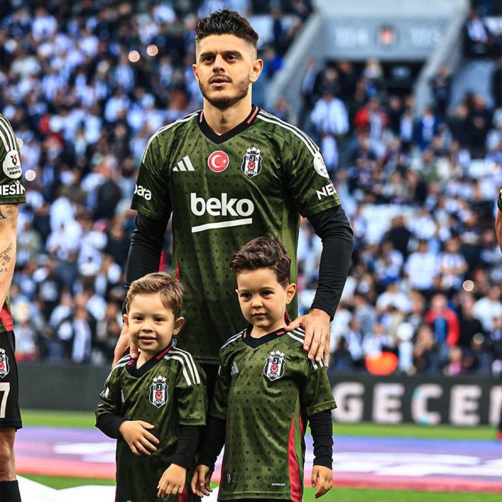 kartalhatti's tweet image. Trabzonspor, Beşiktaş&apos;tan Milot Rashica&apos;yı satın alma opsiyonlu kiralamayı düşünüyor.

Şu anda sadece bir düşünce. Masada başka isimler de var. 

(Beyaz Futbol)