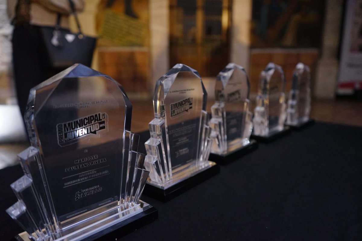 Con el apoyo del Gobernador <a href="/manolojim/">Manolo Jiménez Salinas</a>, seguimos trabajando en equipo por una ciudad con más espacios dignos y más oportunidades para nuestr@s jóvenes. #CoahuilaPaDelante #APasosDeGigante #PuroJale #PorAmorASaltillo (2/2)