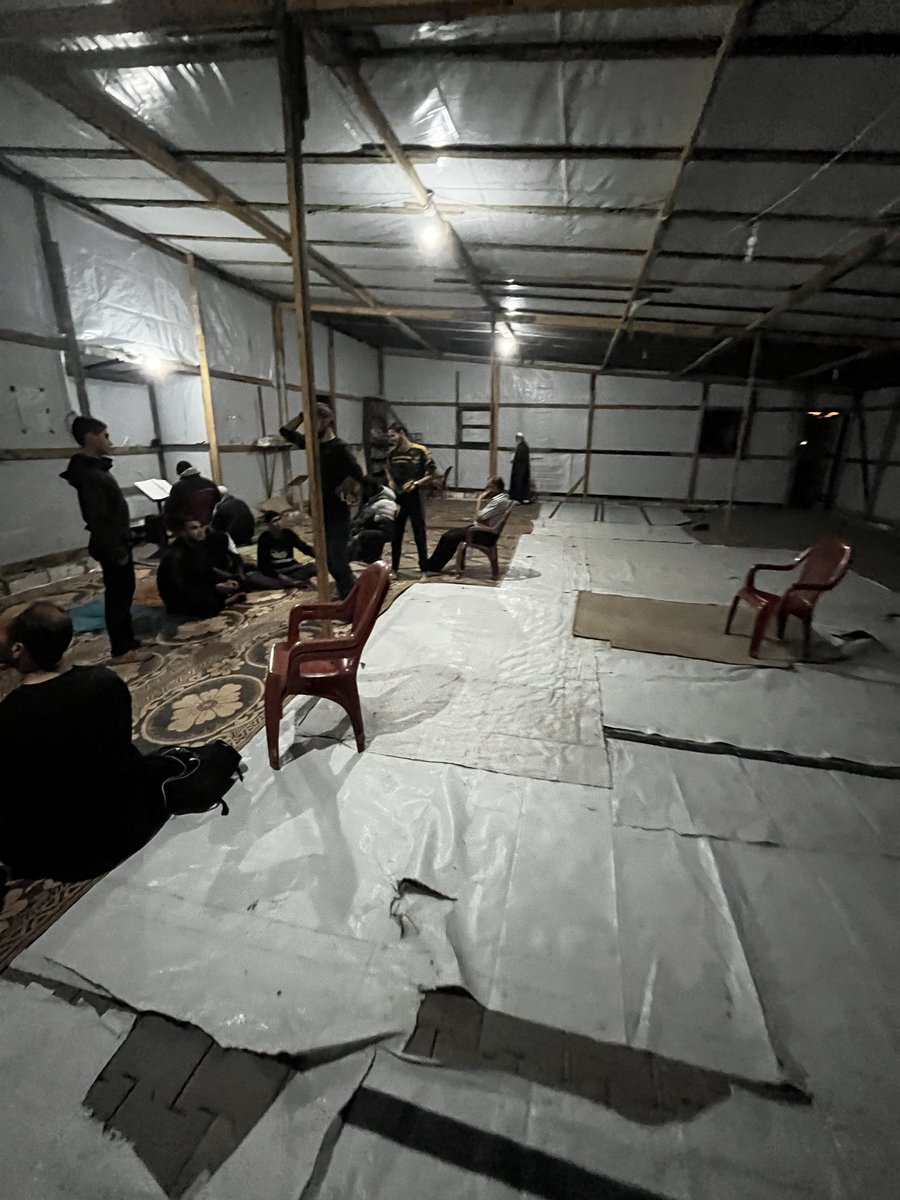 curlsoconfusing's tweet image. فيه مجموعة شباب ربنا يباركلهم بيحاولوا يبنوا مصلى ومدرسة لمخيم في حي النصر في غزة. المشروع قائم بجهود ذاتية وتبرعات، وأنا على تواصل مباشر مع حد فيهم.
اللي يقدر يتبرع ممكن عن طريق فودافون كاش: 01061703121
اللي يتبرع ياريت يبلغني عشان أبلغ صاحب الحساب ونضمن ان المبلغ كله يوصلهم