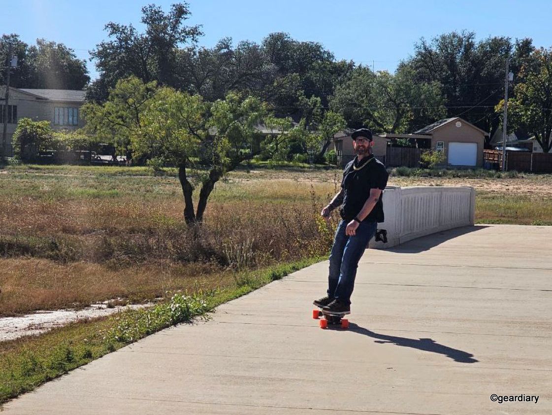 MEEPO Go Review: A Fast, Stable, 1500W Electric Skateboard Perfect for Heavier Riders geardiary.com/2025/11/28/mee…