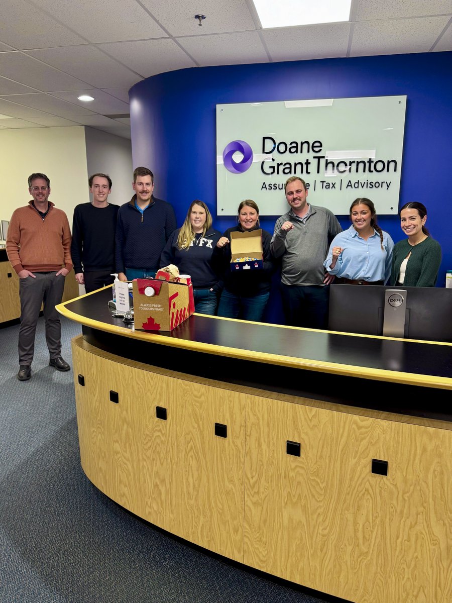 stfxuniversity's tweet image. Our #StFXCONNECTS team spent the day out in the community, sharing cookies, coffee, and great conversation as we visited and dropped off treats to the donors, alumni, schools, and businesses who support #StFX in so many meaningful ways. Our #community makes us stronger!