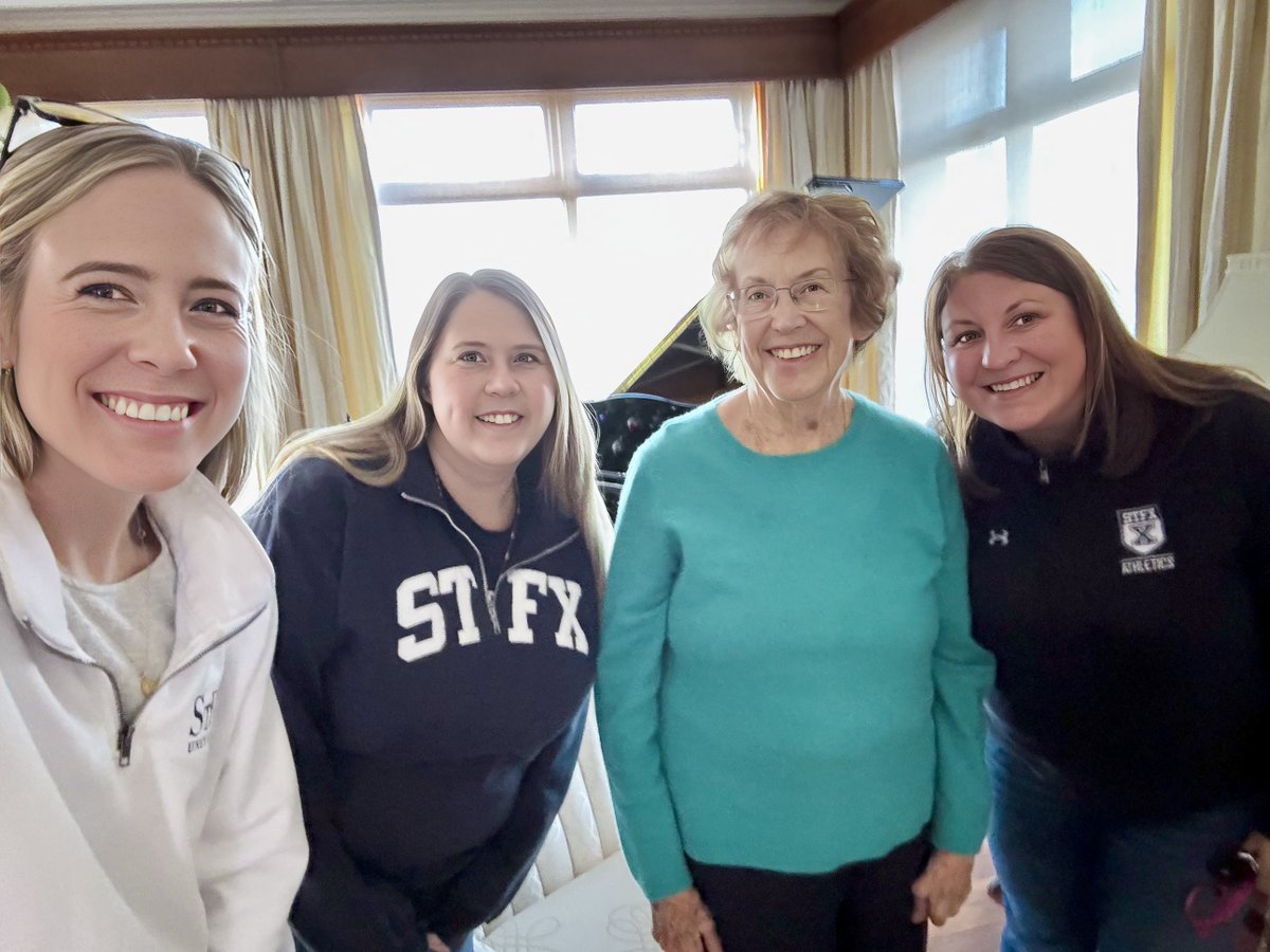 stfxuniversity's tweet image. Our #StFXCONNECTS team spent the day out in the community, sharing cookies, coffee, and great conversation as we visited and dropped off treats to the donors, alumni, schools, and businesses who support #StFX in so many meaningful ways. Our #community makes us stronger!