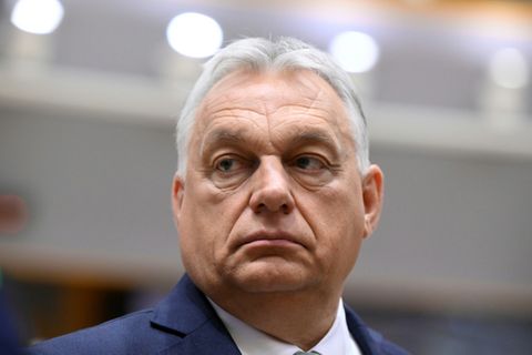#Orban #Putin #EU #Traitor #Rat

How long will we tolerate this traitor in our ranks?
What does Hungary bring to #Europe? Invite Putin to #Hungary?
Isn't that European territory, and shouldn't Putin be arrested here?

#Hungary OUT OF THE EU! NOW!