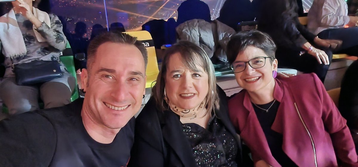 #EiBilbao! ekimenak berriro Bilbao Arena bete du. Kultura, politika sozialak eta pentsamendu kritikoa bultzatzen duen ikuskizun erraldoia, <a href="/FairSaturday/">Fair Saturday Foundation</a> fundazioaren eskutik. Badago bizitza kontsumismotik haratago...