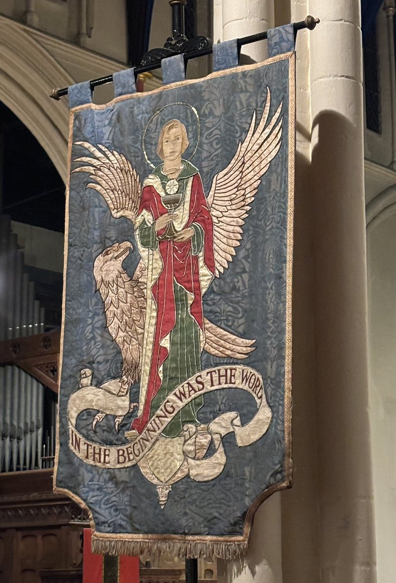 View from the pew at Mass tonight.
Always good to receive.

Pray Our Father.
Find stillness and quiet.
When ready,
revisit the day.
Notice where and what you have given and where and what you have received.
Can you spot gifts and graces from God?
Give thanks.
Glory be.