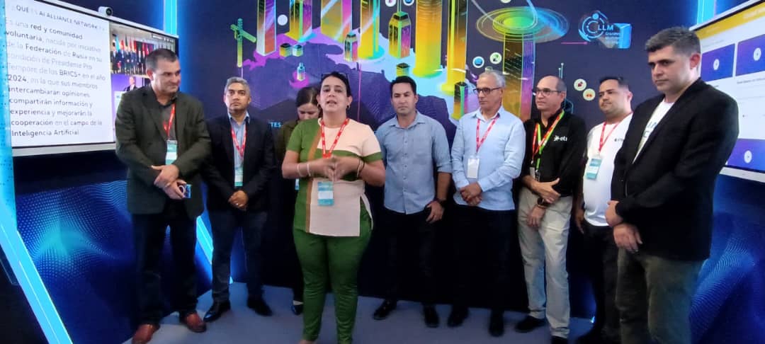 MayraArevich's tweet photo. 🇨🇺En #Fihav2025 presentamos el Consorcio de Inteligencia Artificial, plataforma que une ciencia, empresas y universidades para impulsar innovación, soberanía digital y alianzas estratégicas. 
#CubaPorLaTransformaciónDigital https://t.co/8x4aVwqJwH