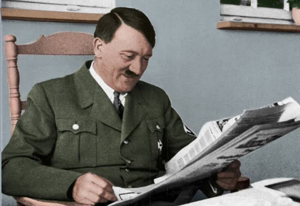 PabloCansad's tweet image. Yo leyendo que mi barrio se ha llenado de inmigrantes y el perjudicado no soy yo sino los inmigrantes por acabar en un barrio "pobre"