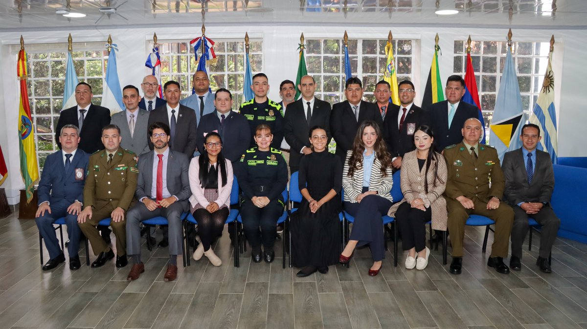 AMERIPOL finalizó el Taller de Fortalecimiento del SIPA con delegaciones de Argentina, Bolivia, Brasil, Chile, Ecuador, Panamá, Paraguay, Perú, República Dominicana, Uruguay, Costa Rica y Colombia.

Gracias al apoyo de la Unión Europea, mediante @elpaccto 2.0, se fortaleció el