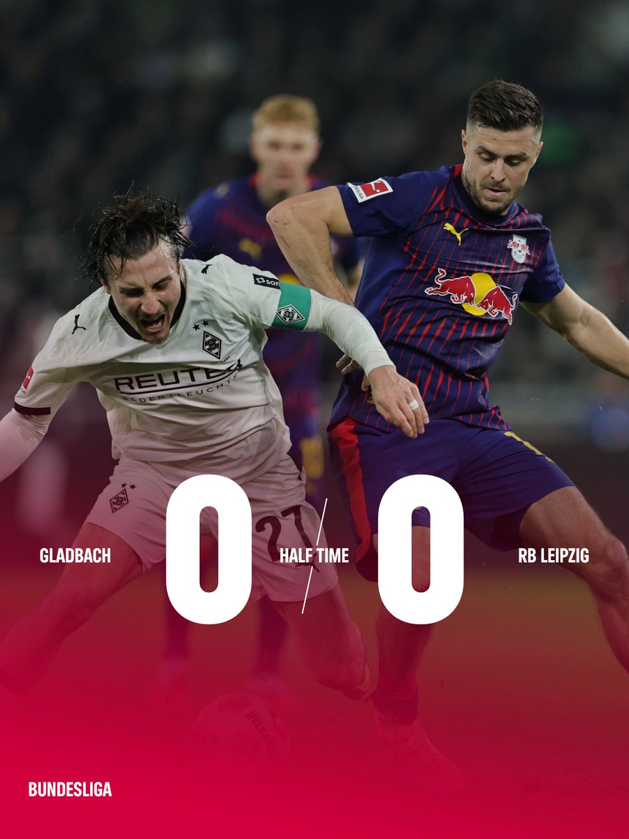 하프타임 스코어보드와 경기 분위기