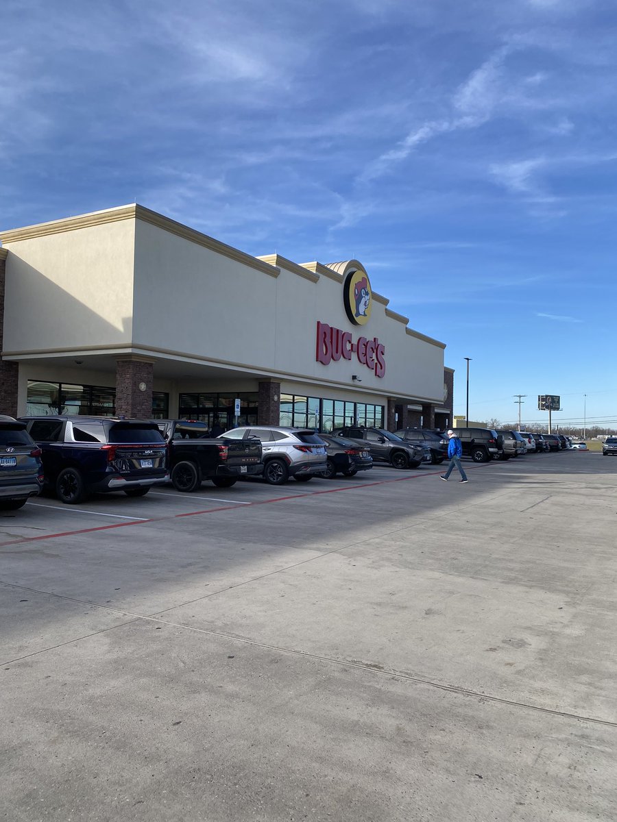 Quick pit stop on the way back to Knoxville to talk some Vols/Commodores with <a href="/UTKDailyBeacon/">The Daily Beacon</a> alum Paul Finebaum. 

Catch myself and <a href="/alex_sarkis10/">Alex Sarkis</a> at the 6 p.m. ET hour.