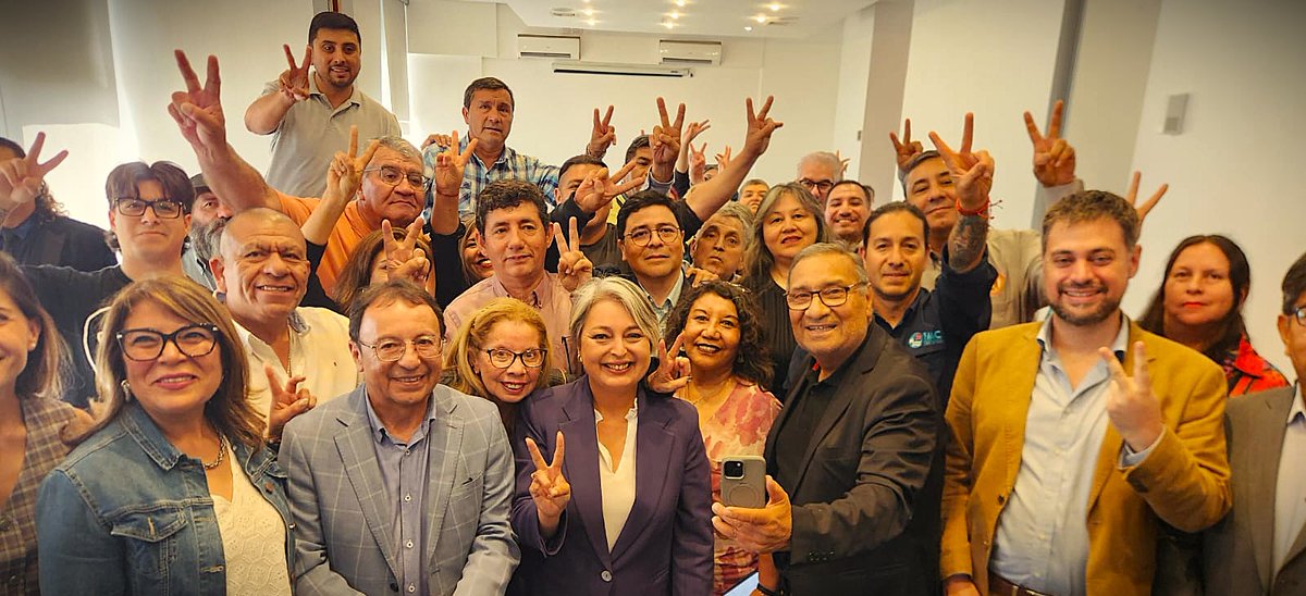 CTMIN_Chile's tweet image. CTMIN entregó a la candidata Jeanette Jara los ejes programáticos del sector minero en un encuentro en Antofagasta. 
ctmin.cl/ctmin-lidera-e…

#CTMIN #Minería #PropuestasCTMIN #Trabajadores #Antofagasta #Sindicalismo