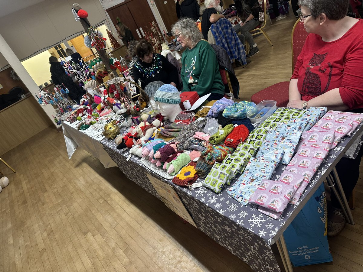 What an amazing turnout at the Cefn Community Council Christmas Fair! 🎄✨
Fantastic stalls, plenty of laughter, an incredible performance from Ysgol Cefn Mawr’s choir, and even a visit from Santa! 🎅

Huge thanks to everyone who joined us tonight! ❤️
