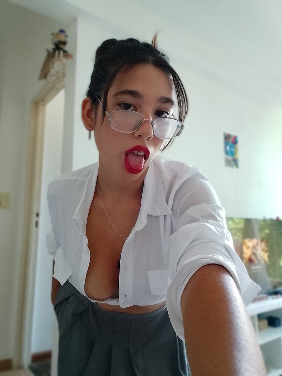 chiinii69's tweet photo. Te gustaría que sea tu secretaria??😏😏 https://t.co/7BVmJz3FvX