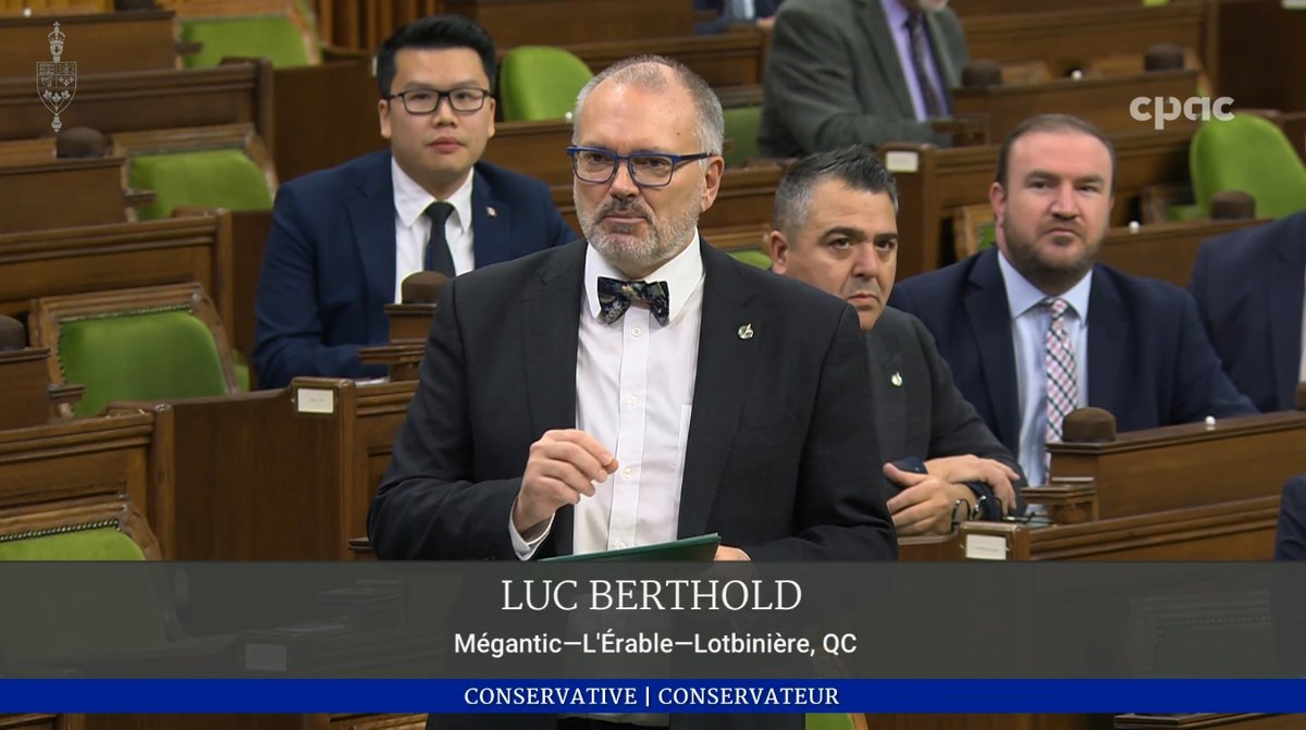 TheJasonPugh's tweet image. During today&apos;s Question Period, #MapleMAGA #CPC MP, @VincentNeilHo, was scurrying around the HoC to get maximum screen time.

#cdnpoli