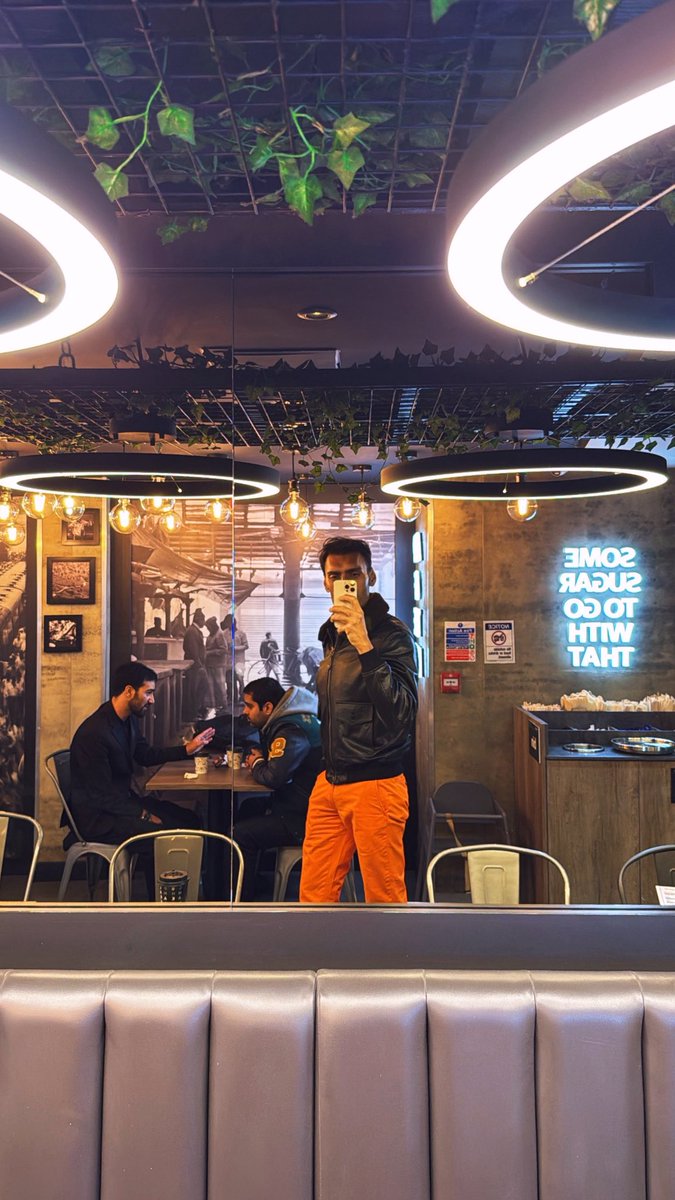 Caught in the glow of neon dreams… 
#NEON #bricklane #london