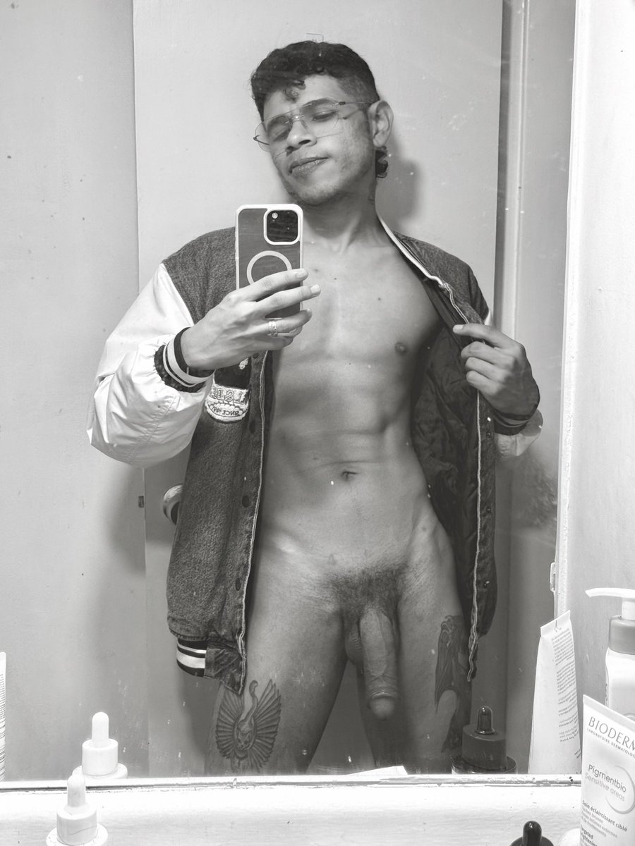 Me ayudas a ponerla dura ? 
🥵