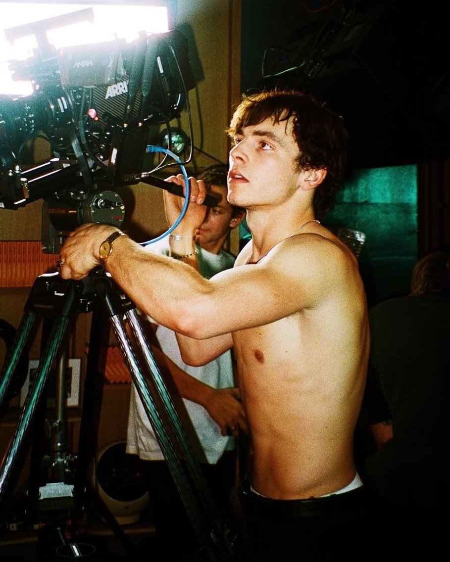 RossLPortugal's tweet image. behind the scenes of “forever always” (2019)