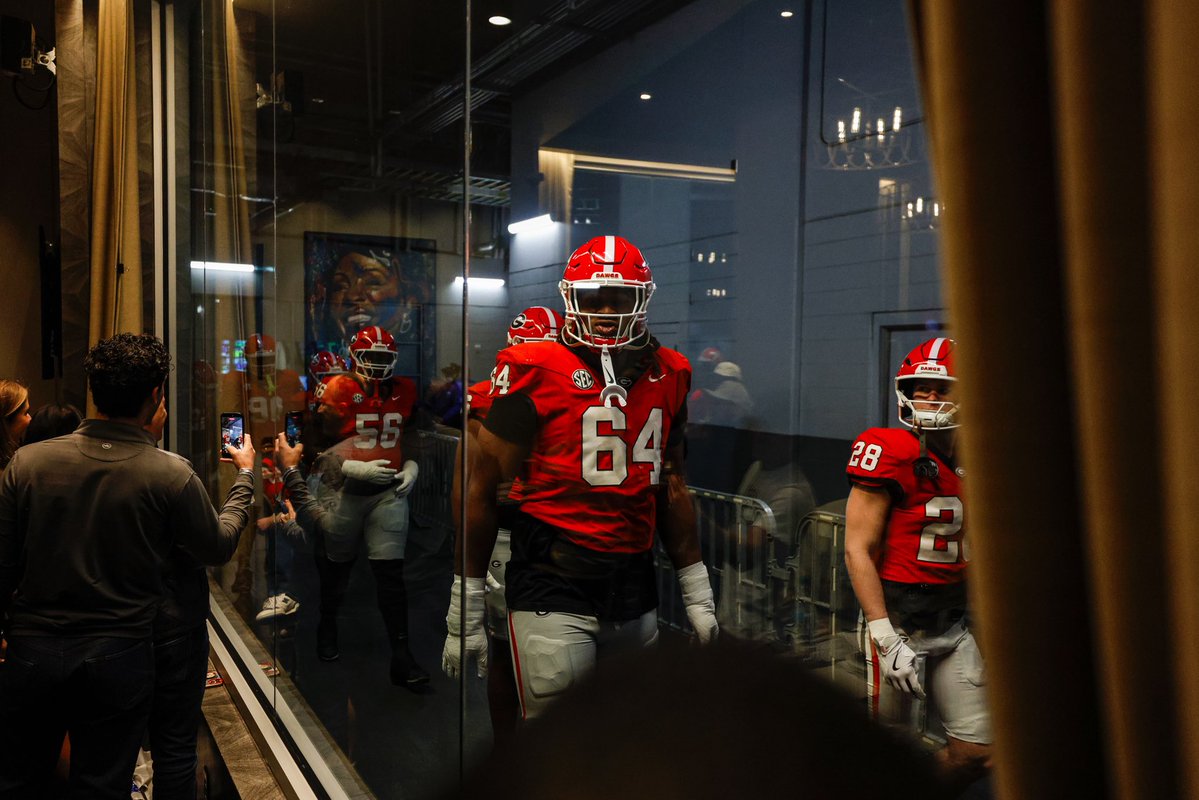 GeorgiaFootball's tweet image. Dawg Nation, we love you ❤️

#GoDawgs