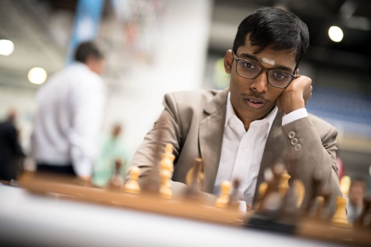 CmielThorsten's tweet image. #Chess A tactical endgame from London yesterday. @rpraggnachess was in some trouble but won in the end. @gmmds @ABadacsonyi 
Foto: Dariusz Gorzinski. Budapest 2024. chessecosystem.com/2025/11/28/tak…