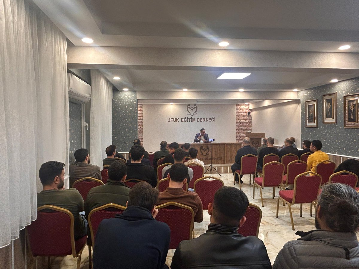 📚 Peygamber Efendimiz ve Sahabe Neslinden Kesitler (Yaşanmış Olaylar)
4 Hafta 4 Konuk programımızın ikinci haftasını başarıyla tamamladık. Reyhanlı Vaizi Mustafa Erdem hocamız, Peygamber Efendimiz’in örnekliğini ve sahabe neslinin gönüllere dokunan hatıralarını bizlerle paylaştı