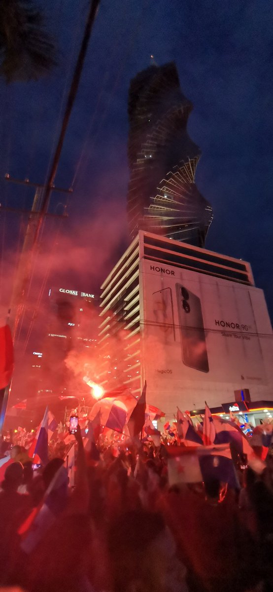 28 de noviembre de 2023:
El país no es pobre porque tú saliste a protestar. Que no te engañen.

El país es pobre porque es CORRUPTO, y si eso no cambia seguirá siendo pobre así abran 40 minas más.

No solo estuvo bien la protesta, es que debes protestar más seguido.