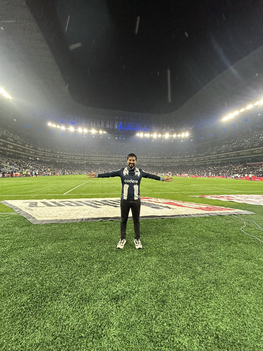 Hectorgarcia_26's tweet photo. Agradezco a mis @Rayados por permitirme vivir una experiencia tan increíble como #RayadoEnLaCancha. Más allá de lo vivido en la cancha, también quiero destacar al personal de medios, que todo el tiempo fueron muy amables y te hacen sentir como en casa desde el primer momento🥰💙 https://t.co/wdzq0USdY5