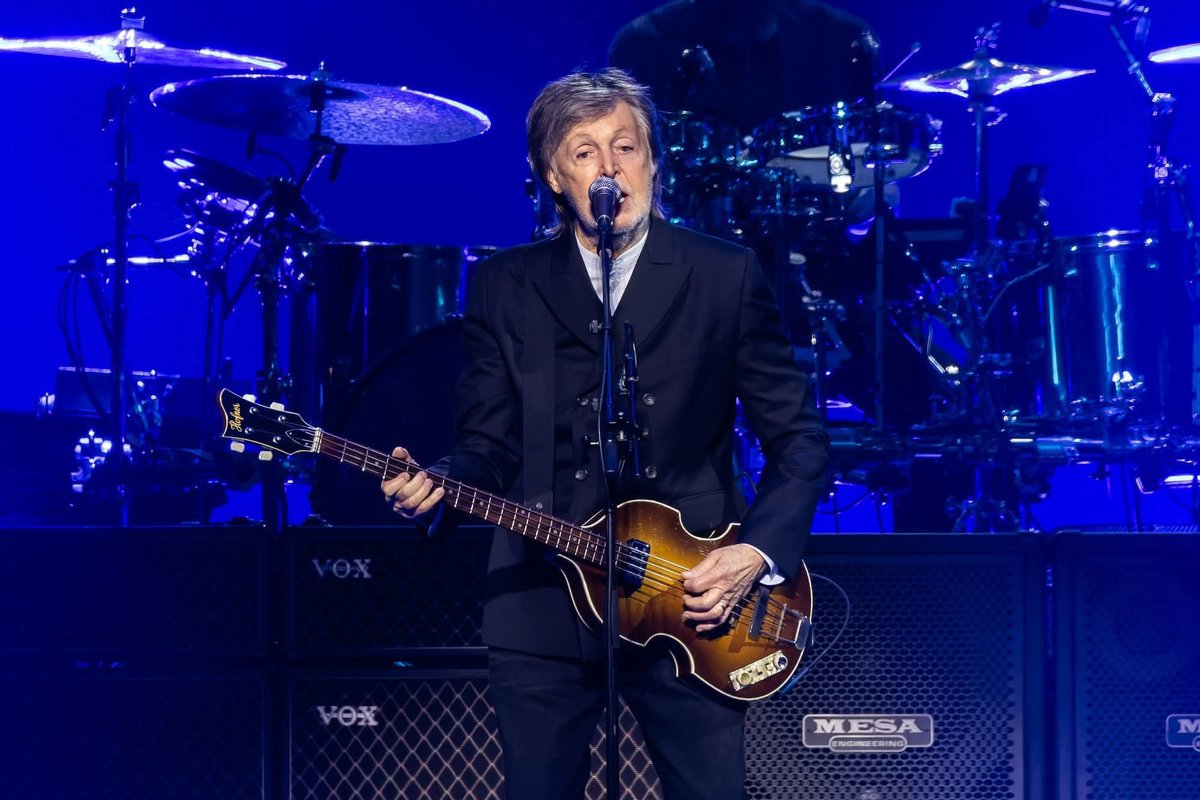 BEATLESMAGAZINE's tweet photo. PAUL McCARTNEY AT UNITED CENTER, CHICAGO (2nd Show).. Visit: https://t.co/ZaN0vqHFdj #paulmccartney #gotbacktour https://t.co/H70GeylkJP