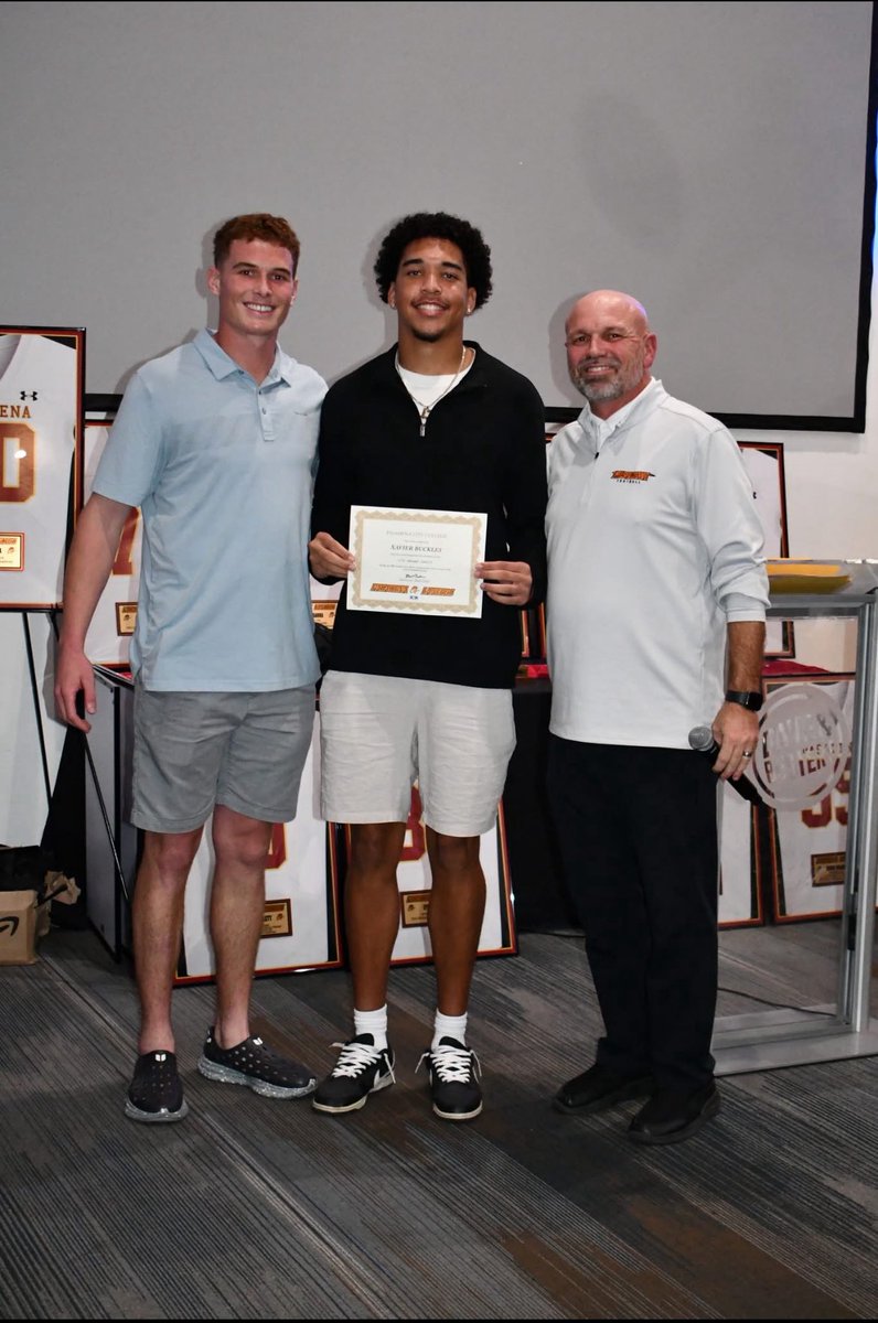 Xavier Buckles (6’4 JUCO QB) tweet media