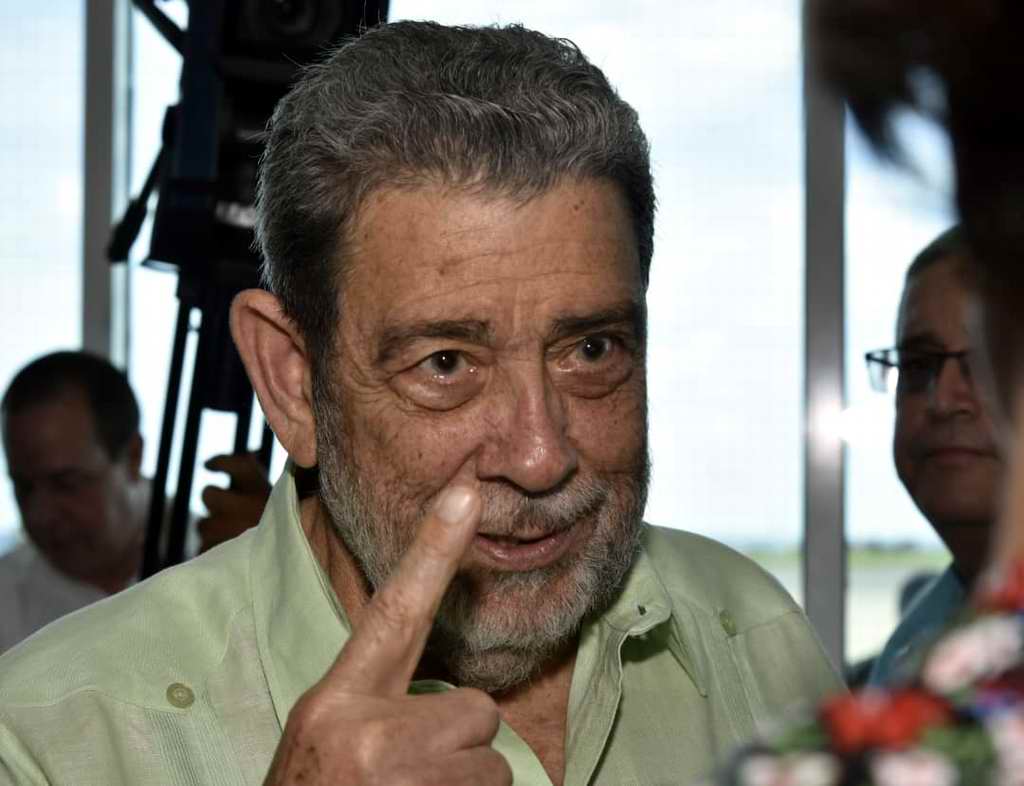 Querido Ralph, agradecemos su permanente solidaridad y amistad con el pueblo de #Cuba, que reconoce en usted a un verdadero amigo.

Nuestra América y en especial el Caribe, reconoce su abnegada labor a favor de la unidad, la integración y la cooperación en la región.

Fuerte