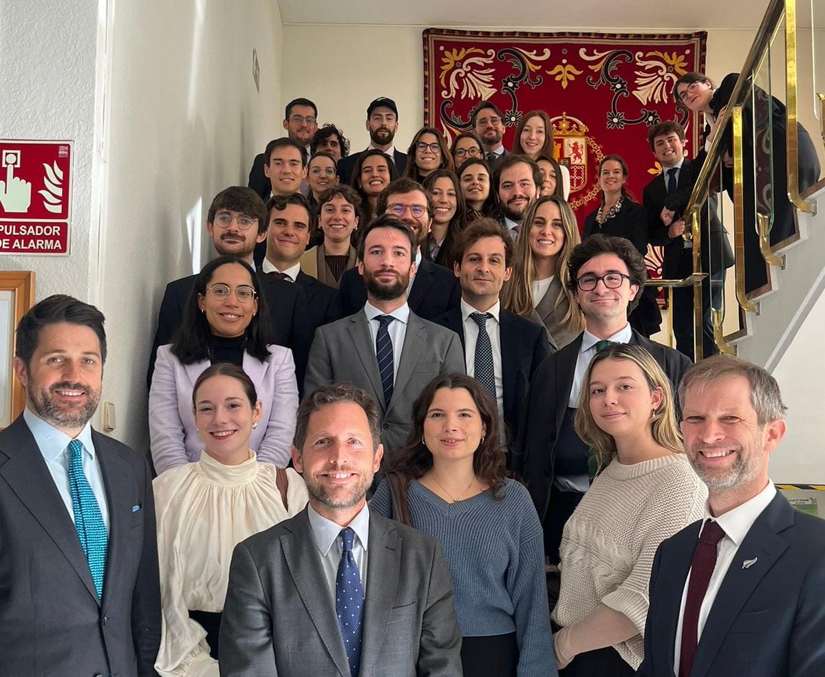 esc_espana's tweet image. Estos días, los diplomáticos en formación han tenido una visión privilegiada de su futura profesión. Gracias a embajadora de Arabia Saudi🇸🇦, embajadores de Senegal🇸🇳 Egipto🇪🇬, Palestina🇵🇸, India🇮🇳 y la Liga Árabe y Embajada de Nueva Zelanda 🇳🇿 por compartir su valiosa experiencia