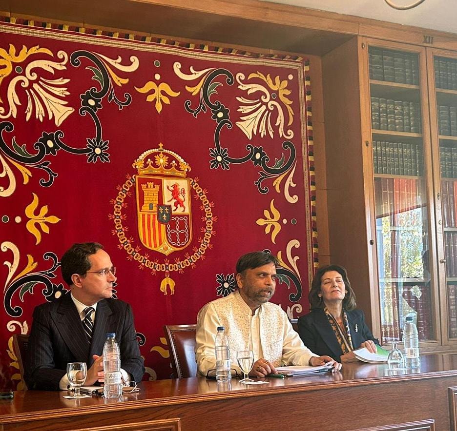 esc_espana's tweet image. Estos días, los diplomáticos en formación han tenido una visión privilegiada de su futura profesión. Gracias a embajadora de Arabia Saudi🇸🇦, embajadores de Senegal🇸🇳 Egipto🇪🇬, Palestina🇵🇸, India🇮🇳 y la Liga Árabe y Embajada de Nueva Zelanda 🇳🇿 por compartir su valiosa experiencia