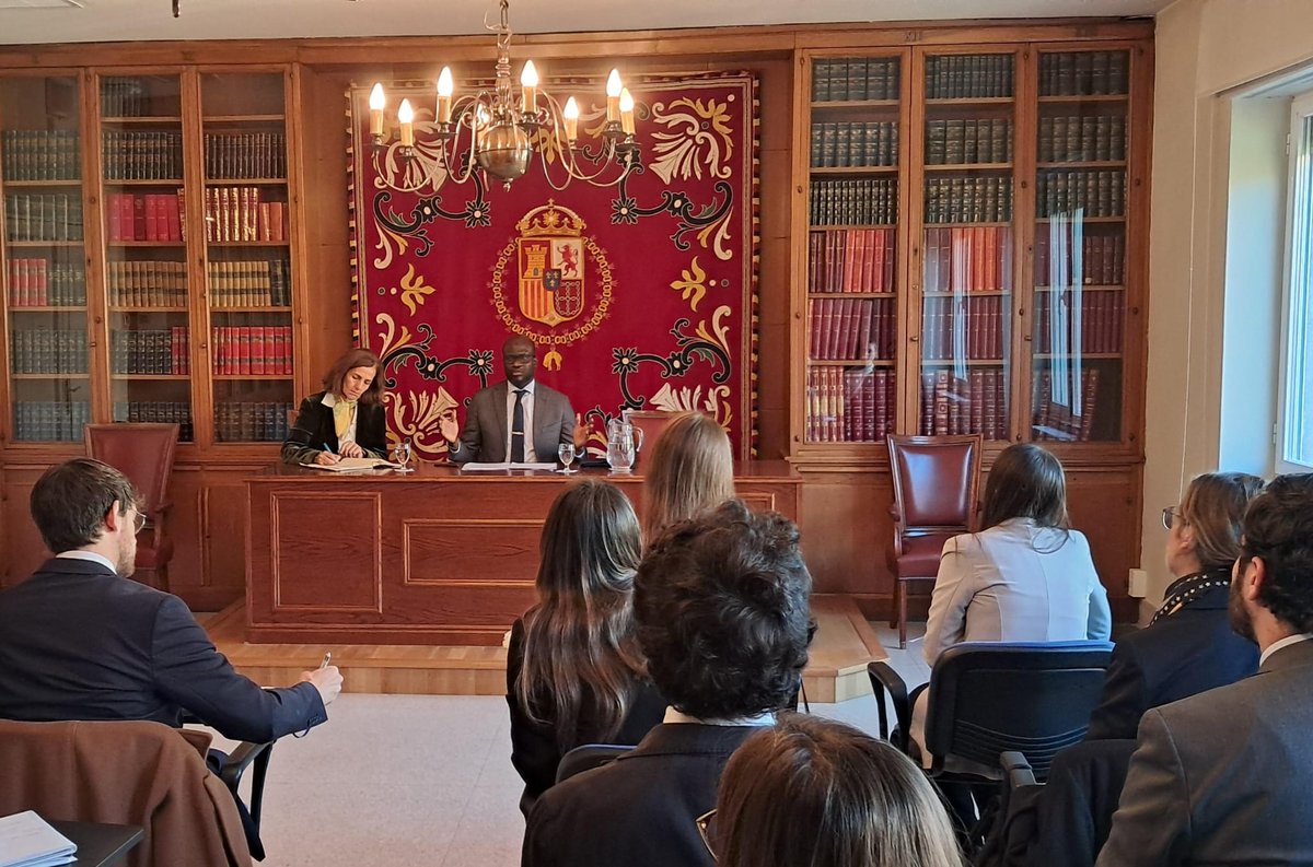 esc_espana's tweet image. Estos días, los diplomáticos en formación han tenido una visión privilegiada de su futura profesión. Gracias a embajadora de Arabia Saudi🇸🇦, embajadores de Senegal🇸🇳 Egipto🇪🇬, Palestina🇵🇸, India🇮🇳 y la Liga Árabe y Embajada de Nueva Zelanda 🇳🇿 por compartir su valiosa experiencia