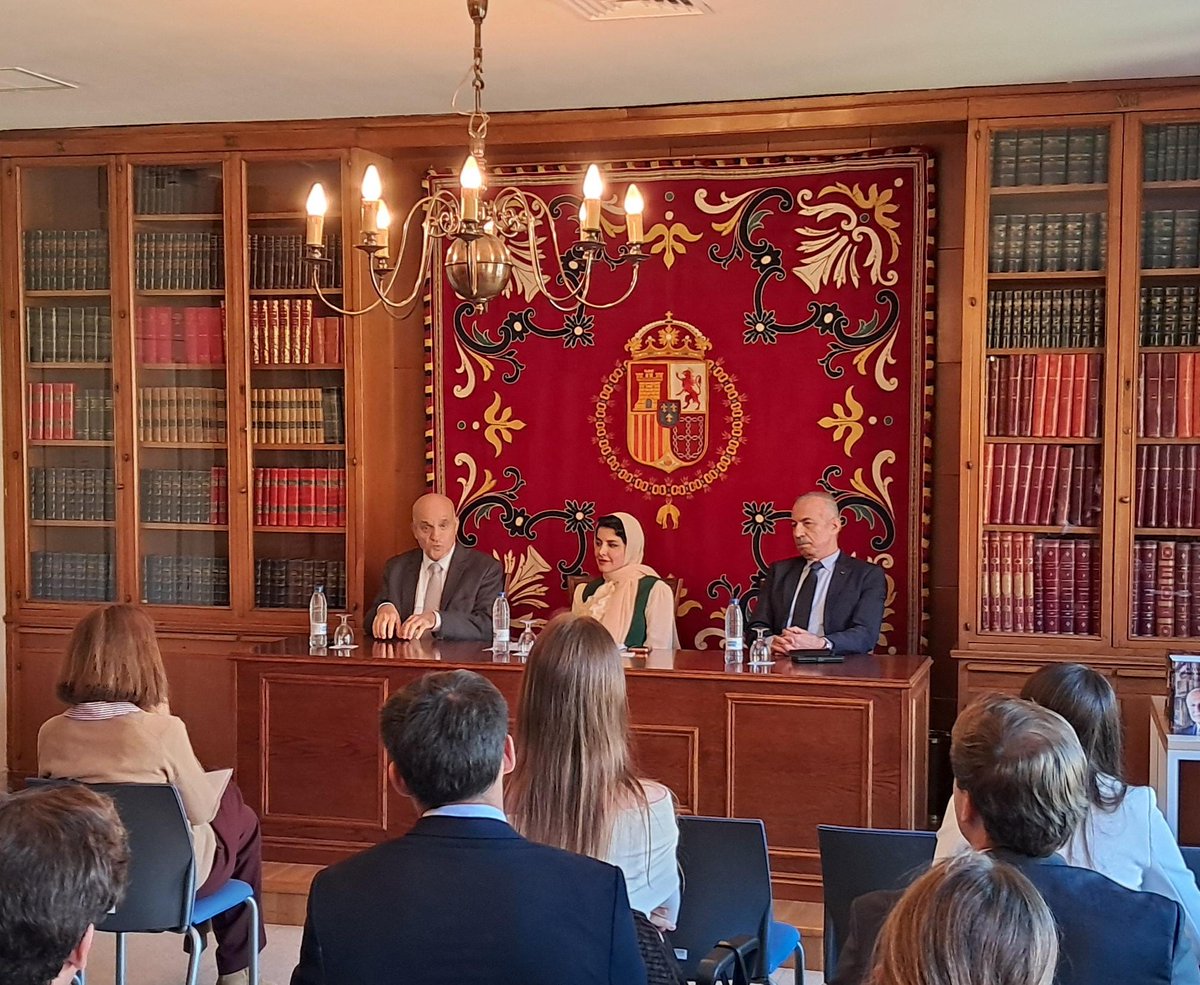 esc_espana's tweet image. Estos días, los diplomáticos en formación han tenido una visión privilegiada de su futura profesión. Gracias a embajadora de Arabia Saudi🇸🇦, embajadores de Senegal🇸🇳 Egipto🇪🇬, Palestina🇵🇸, India🇮🇳 y la Liga Árabe y Embajada de Nueva Zelanda 🇳🇿 por compartir su valiosa experiencia