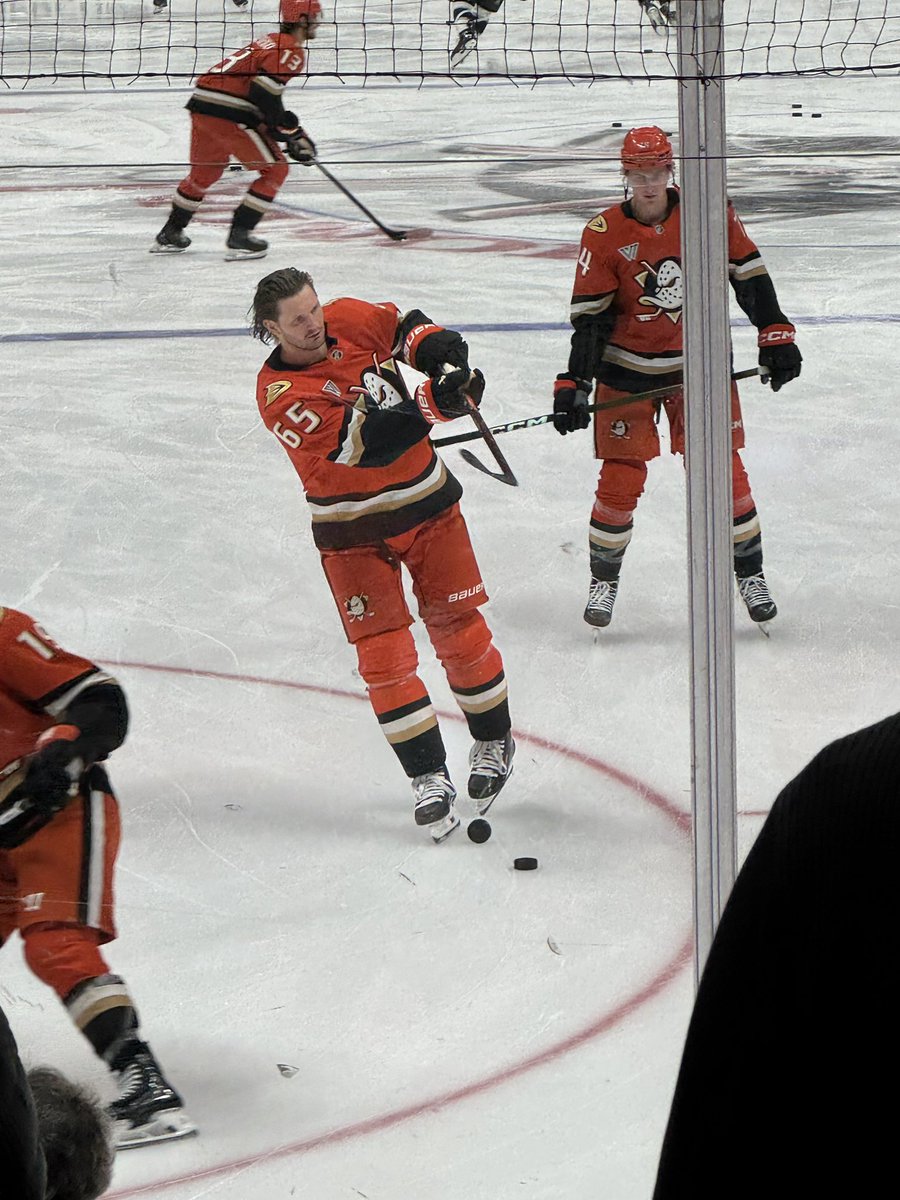 My cousin at the kings and ducks game sends me this 😭😭😭 #NYR #Flytogether