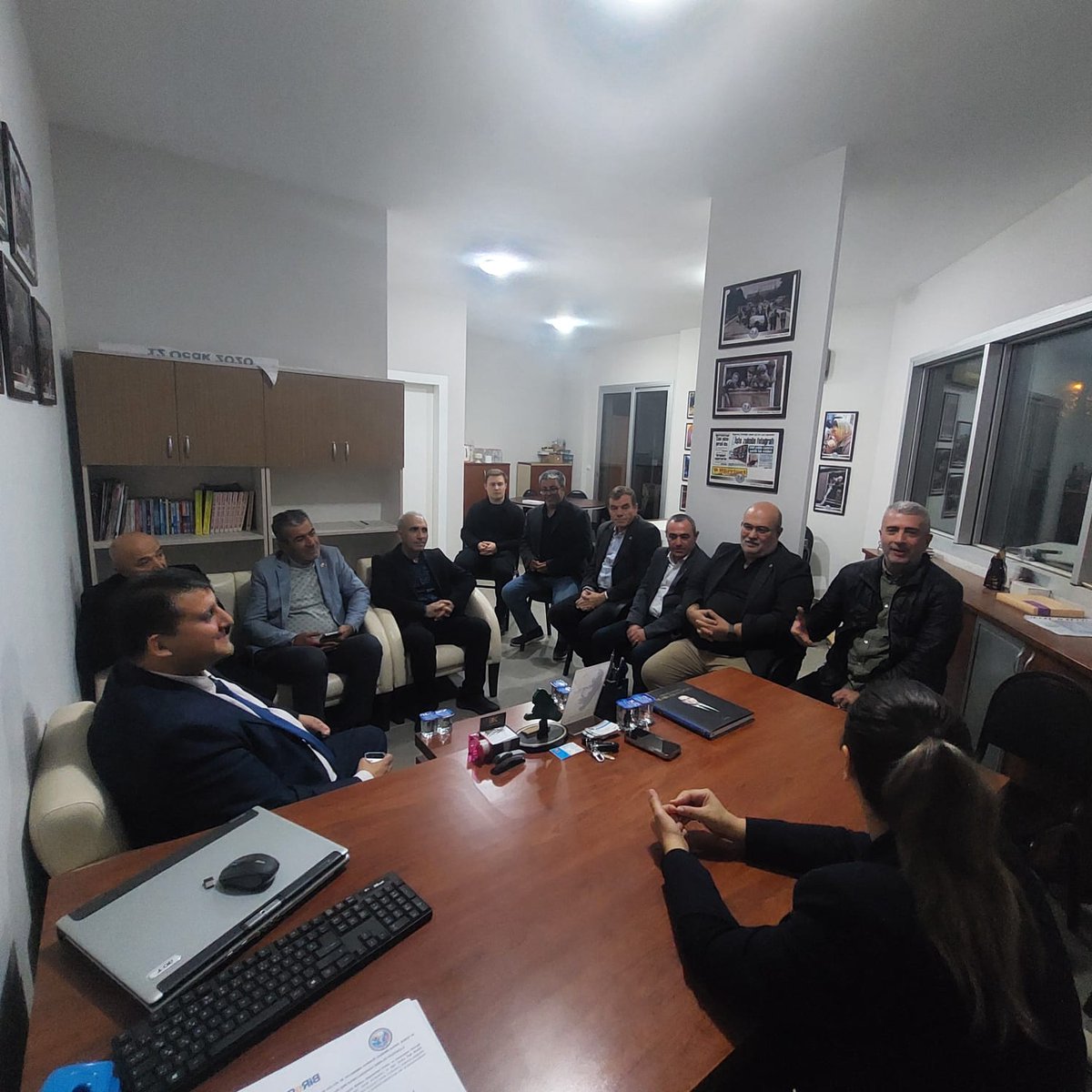 Genel Başkanımız Liderimiz Sayın Devlet Bahçeli Beyefendi'nin talimatlarıyla hayata geçirilen “Hayırlı Günler Komşum” Ve Derdin Derdimiz” programı kapsamında, İzmir Balkan Göçmenleri Kültür ve Dayanışma Derneği Gaziemir - Sarnıç Şubesini Ziyaret Ettik. Dernek Başkanı Sayın Hazel