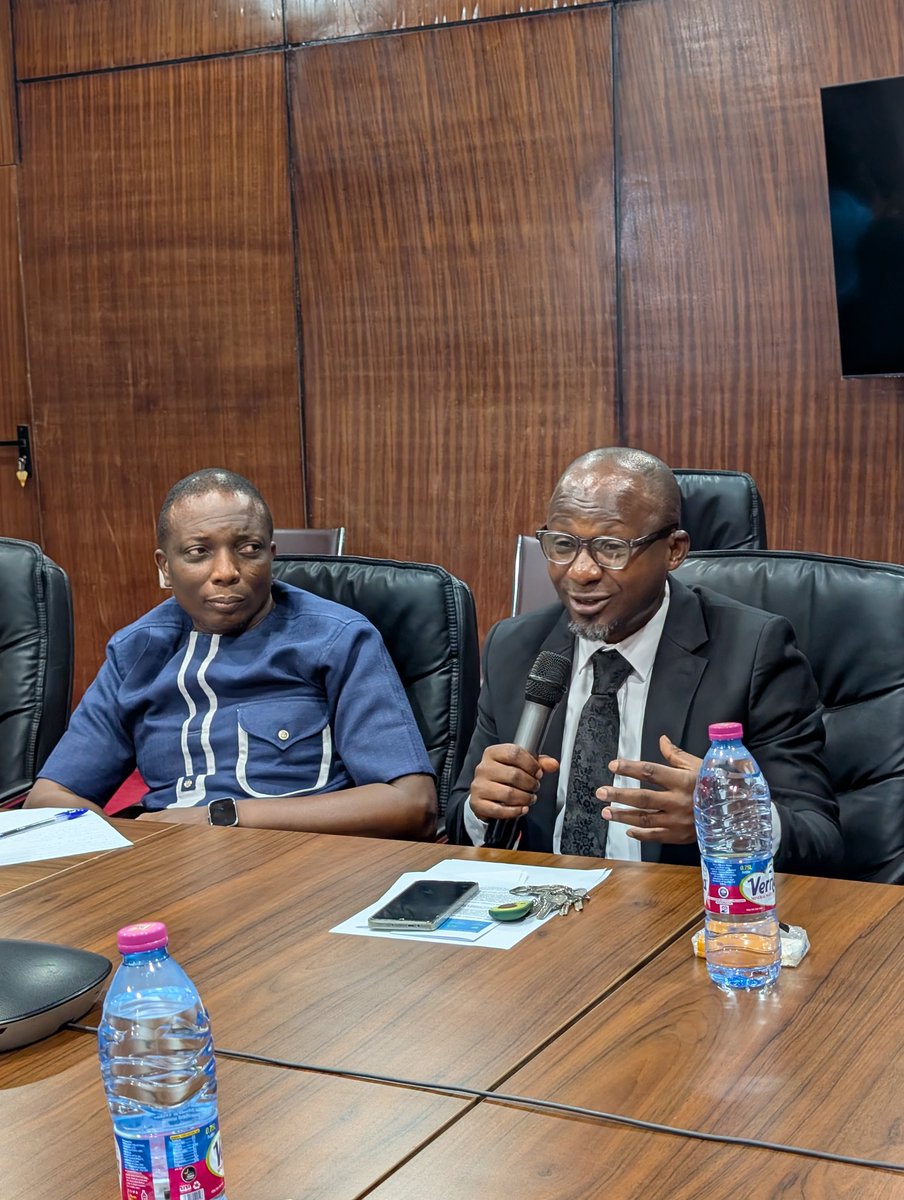 UCC_ClassPhil's tweet photo. The Dept. of Classics &amp; Philosophy hosted a powerful roundtable at #UCC. 🇬🇭💡
We tackled AI &amp; Academic Integrity, focusing on:
🔹 Enhancing intellect, not replacing it.
🔹 Avoiding "uncultured" use &amp; laziness.
🔹 Addressing the environmental cost 🌍. https://t.co/gfWSeVLQ21
