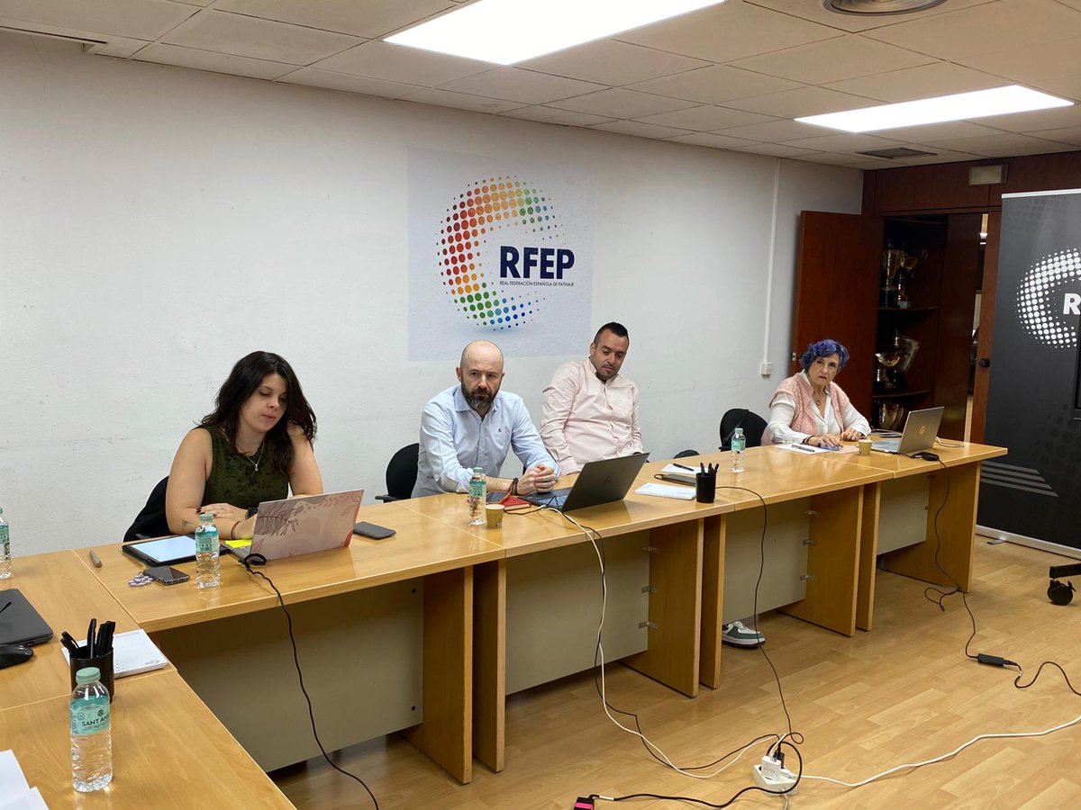 La Comisión Delegada de la <a href="/FedPatinaje/">RFEPatinaje</a> celebra una nueva reunión 🤝

La sede de la RFEP en Barcelona ha acogido la última reunión de Comisión Delegada correspondiente a este año 2026 🙌

ℹ️ información y acuerdos: fep.es/noticias/la-co…

#RFEP #ComisiónDelegada