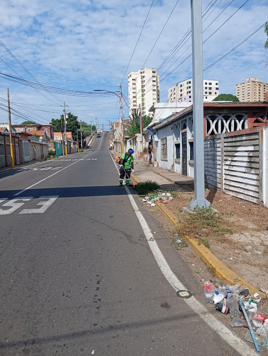 fospuca's tweet image. Seguimos sumando calles limpias en #Maracaibo.

Hoy #28Nov realizamos operativo de limpieza y desmalezamiento en el sector Pichincha de la parroquia Santa Lucía. 

FOSPUCA es buen servicio 🚛